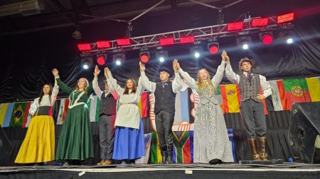 Noche de Pioneros: Comodoro celebra su identidad cultural con danzas, sabores y raíces vivas