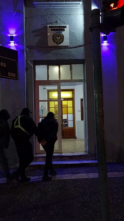 robo a un auto en pleno centro