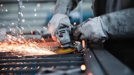 El Gobierno redujo los impuestos para importar maquinaria y herramientas industriales