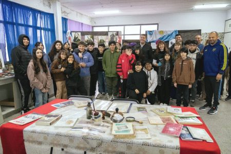El intendente Biss participó en “El Museo va a tu Escuela” en la Escuela de Arte 795 de Rawson