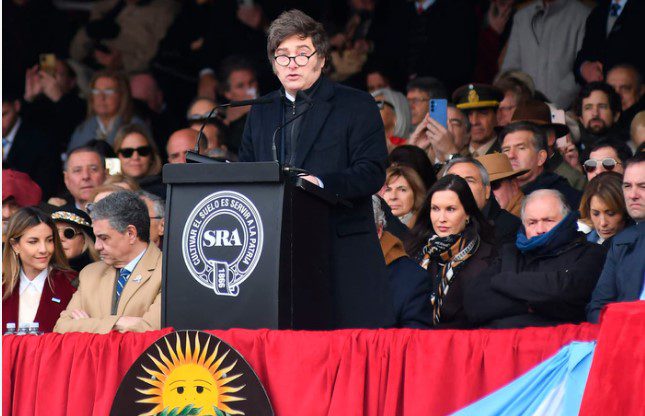 El Presidente señalo a los senadores de genocidas sino votan por el aumento a los jubilados