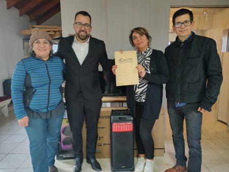 equipamiento a escuelas y sedes vecinales