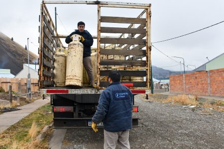 Entrega de más de 100 cilindros de gas a familias de Valle Chico por la ola de frío