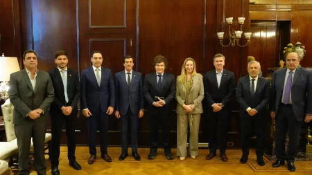 La mesa política de Milei activa vetos y alianzas con gobernadores aliados
