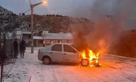 incendio en auto encendido para calentarlo