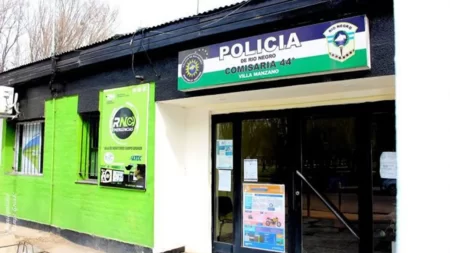 Intentó robar un autoservicio y amenazó a un policía