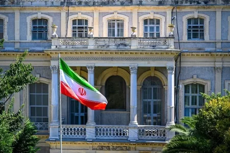 Irán y Europa retoman diálogo nuclear en Estambul