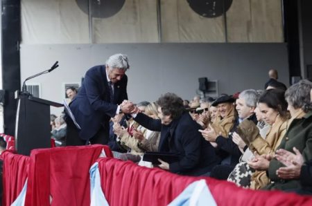 Javier Milei en La Rural, anunció baja de retenciones a la carne, la soja y otros granos
