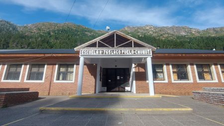 Nacho Torres recategoriza escuelas secundarias en Chubut
