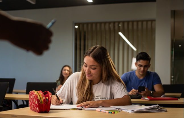 PAE e ITBA abren convocatoria 2025 de becas para jóvenes de Chubut y Santa Cruz que apuestan por la industria y la tecnología