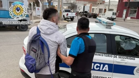 Puerto Madryn lo identificaron en la calle y tenía pedido de captura