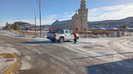 El frío polar aumenta y autoridades solicitan circular con extrema precaución