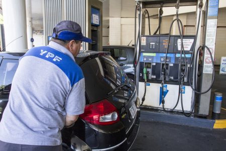 YPF subió el precio de sus combustibles