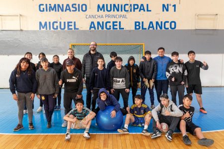Actividades recreativas de invierno en Comodoro: Adolescentes de La Esquina fortalecen sus lazos