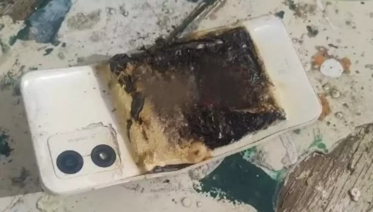 Celular explotó dentro de un aula