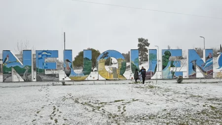 Nieve extraordinaria en Neuquén capital