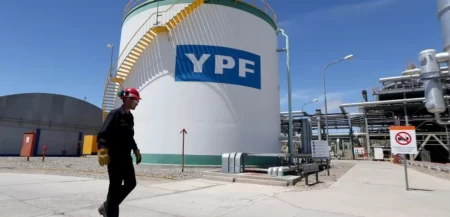 YPF avanza con la venta de Manantiales Behr,