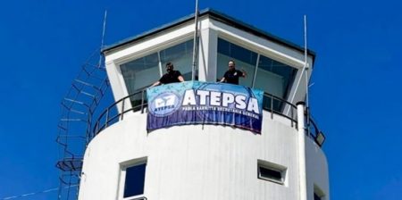 Advertencia del gobierno por el paro de mañana de los Controladores Aéreos