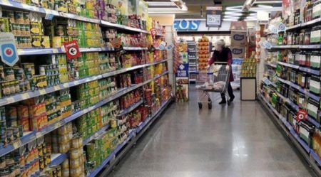 Aunque subio el dólar, el consumo masivo de julio superó al de junio, aunque cayó el interanual
