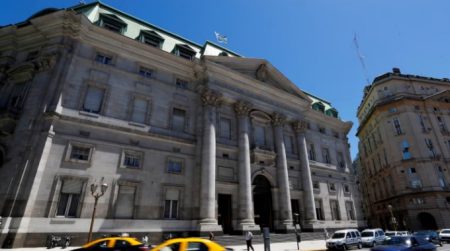 Plazos fijos: bancos aumentan tasas y se acercan al 40% tras medidas del Gobierno