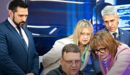 Bullrich presentó equipos forenses para desbloquear celulares