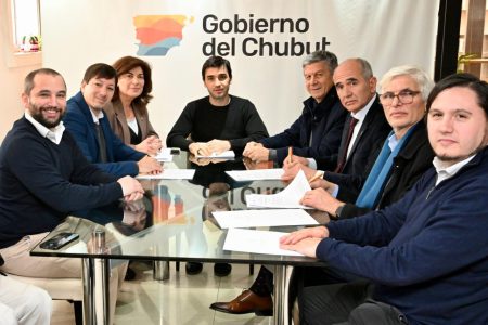 Chubut y universidades avanzan en acueducto de Comodoro
