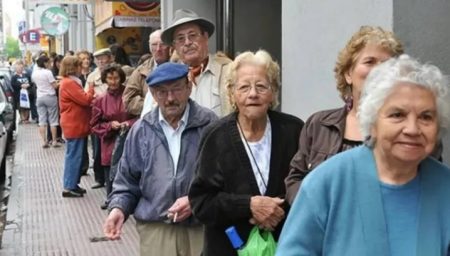 El Gobierno de Javier Milei oficializó el bono para jubilados y pensionados en septiembre