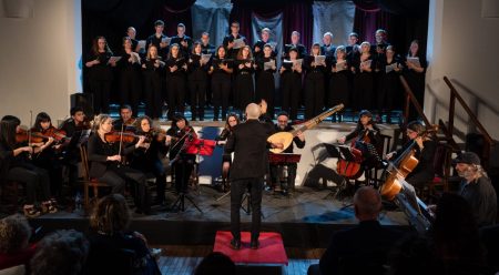 Gaiman celebró su aniversario con “Gloria de Vivaldi”
