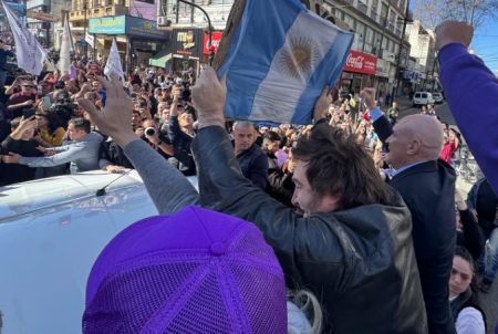caravana Milei Lomas de Zamora