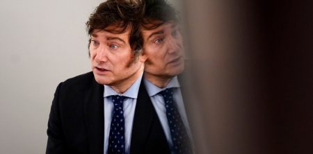 LLA cae 4,6 puntos pero sigue lejos del kirchnerismo