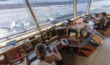 Los controladores aéreos anunciaron un cronograma de paros