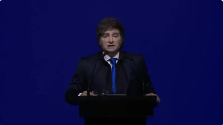 Milei lanzó duras críticas al kirchnerismo y advirtió que las elecciones en Buenos Aires podrían marcar su final