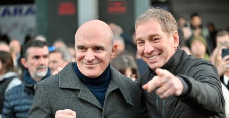Milei lanza campaña en La Plata con Santilli tercero