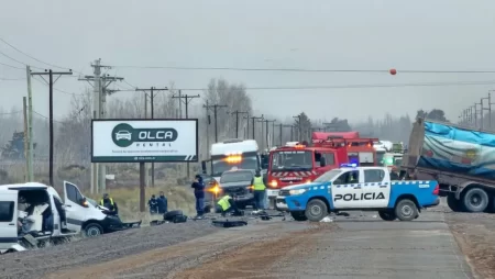 Murieron dos estatales de Neuquén en un grave choque en la Ruta 7
