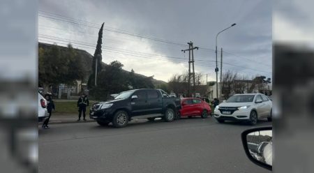 Triple choque en Comodoro un auto en el que viajaba una nena de 10 años se llevó la peor parte