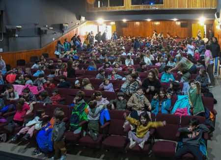 Continúa el programa municipal de cine para estudiantes de escuelas primarias