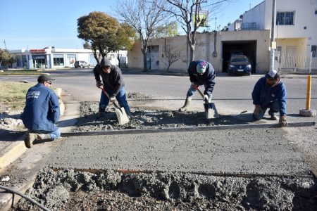 Hormigonado en Brasil y Lezana mejora acceso en zona clave en Trelew