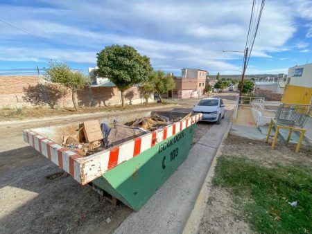 En Puerto Madryn continuan con la campaña de limpieza en distintas zonas de la ciudad