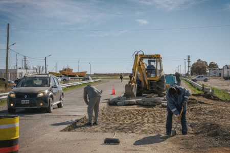 La municipalidad de Rawson realiza trabajos de hormigonado en Playa Unión