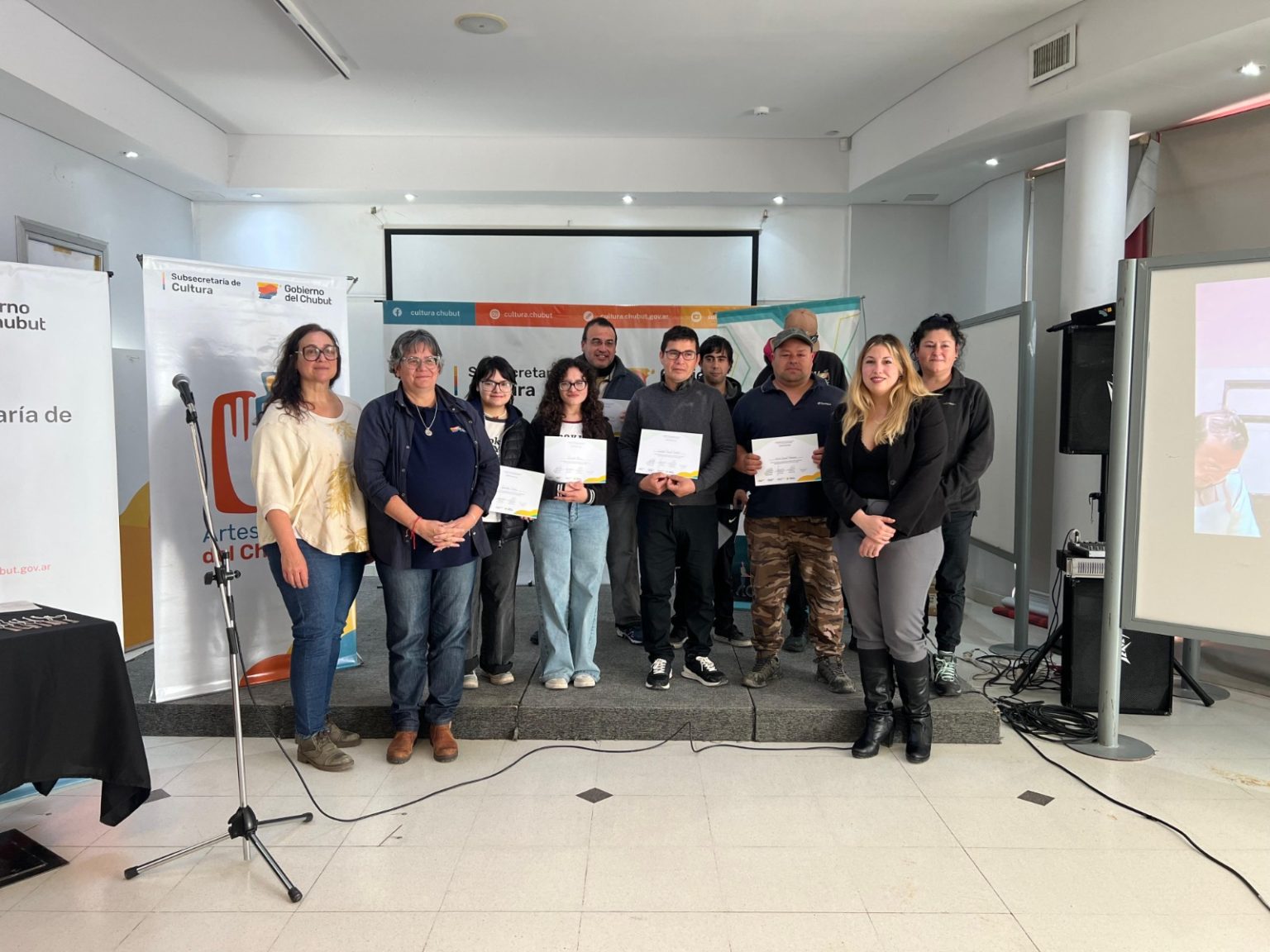 Capacitación inclusiva en curtido de piel de pescado en Chubut