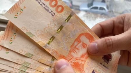 truco para identificar un billete falso con la cámara del celular