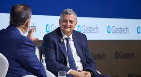El GNL argentino acelera YPF atrae socios en Milán y nuevo financiamiento a pesar de la suba del riesgo país