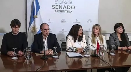 El Senado respaldó a los periodistas censurados por el Gobierno