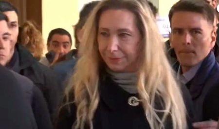 Karina Milei votó en las elecciones de PBA e intercambió unas pocas palabras con los medios