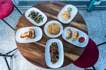 La terraza vidriada que combina historia, arquitectura y cocina porteña en San Telmo