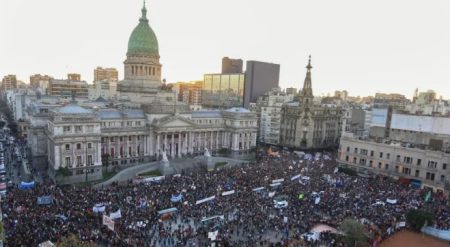 Paro nacional estatales se suman a la protesta del Garrahan y las universidades contra los vetos de Javier Milei
