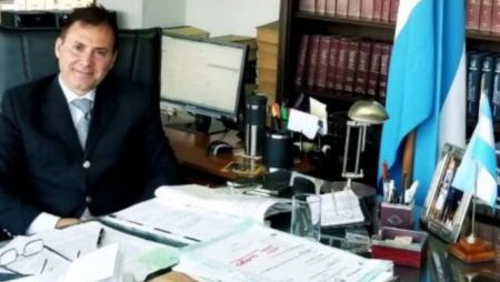 Piden la destitución del juez que prohibió la difusión de los audios de Karina Milei