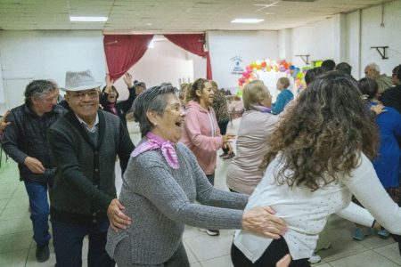 Exitosa apertura en la tercera edición de la Colonia recreativa de personas mayores en Rawson
