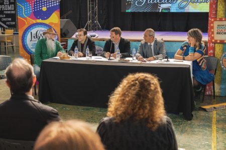 Con actividades literarias, culturales y educativas inició la 3° Feria Municipal del Libro en Rawson