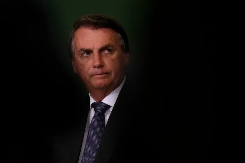 Bolsonaro a un voto de condena por intento de golpe en Brasil